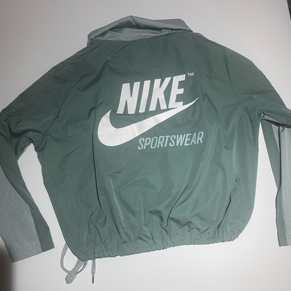 Nike Windbreaker - Picture 3 of 3